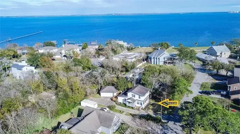 210 Fairfield Street Shoreacres TX 77571
