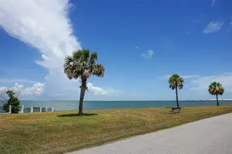 210 Fairfield Street Shoreacres TX 77571