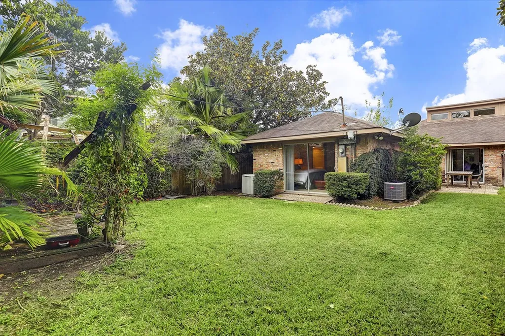 1611 Potomac Drive Houston TX 77057