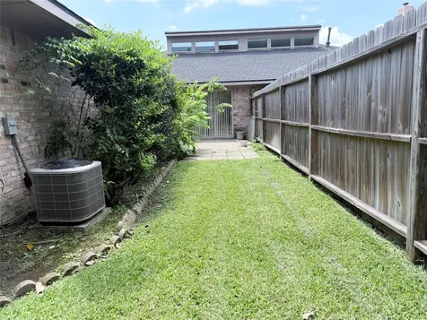 1611 Potomac Drive Houston TX 77057