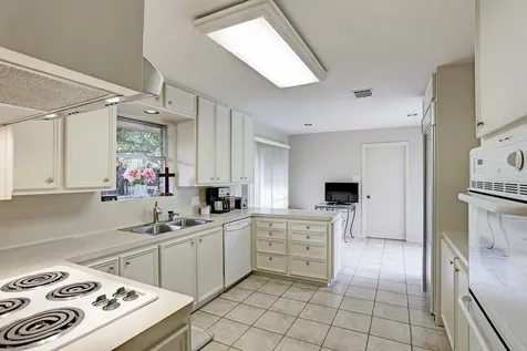 1611 Potomac Drive Houston TX 77057