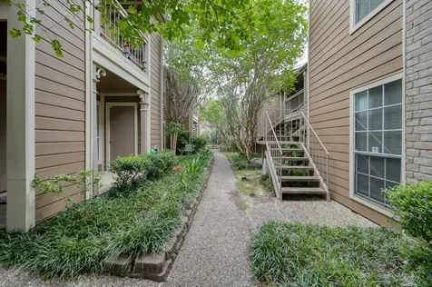 1860 White Oak Drive 207 Houston TX 77009