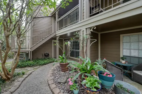 1860 White Oak Drive 207 Houston TX 77009