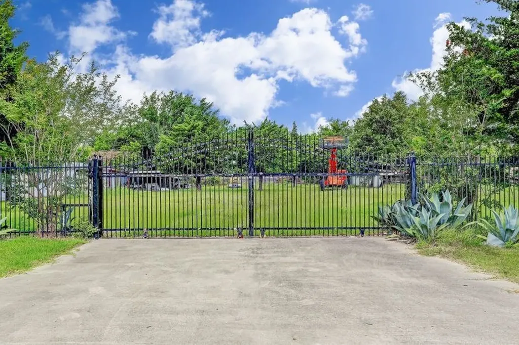 13720 Fm 1764 Road Santa Fe TX 77517