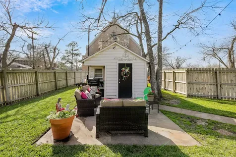 415 N Mechanic Street Weimar TX 78962