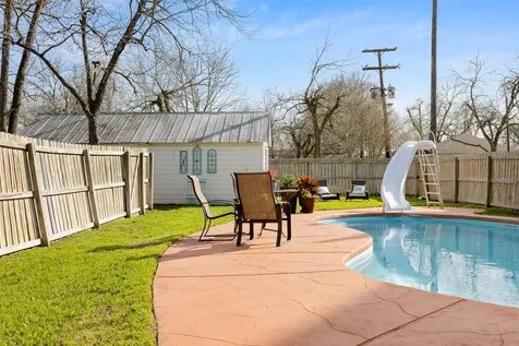 415 N Mechanic Street Weimar TX 78962