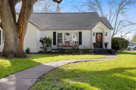 415 N Mechanic Street Weimar TX 78962