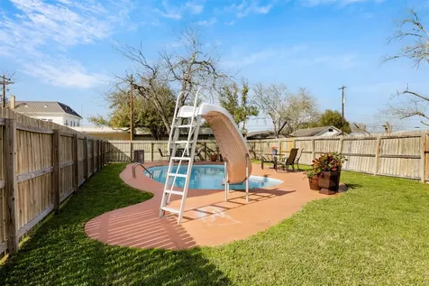 415 N Mechanic Street Weimar TX 78962