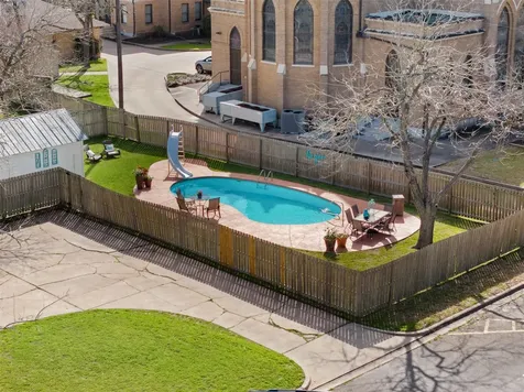 415 N Mechanic Street Weimar TX 78962