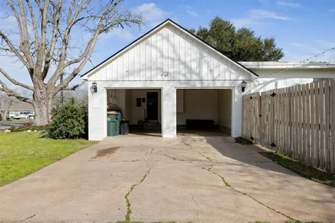 415 N Mechanic Street Weimar TX 78962