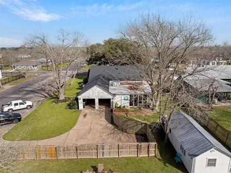 415 N Mechanic Street Weimar TX 78962