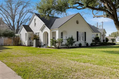 415 N Mechanic Street Weimar TX 78962