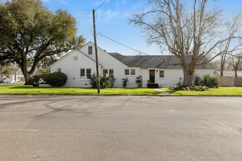 415 N Mechanic Street Weimar TX 78962