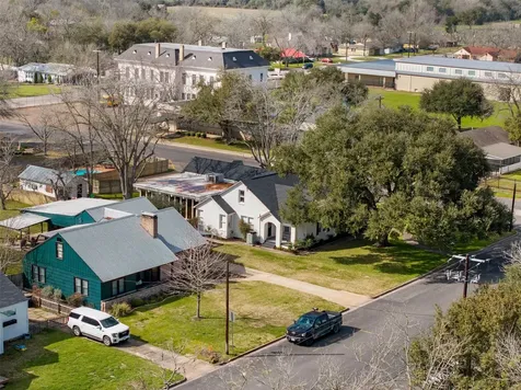 415 N Mechanic Street Weimar TX 78962