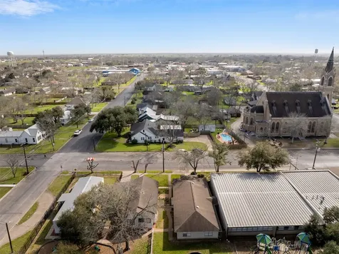 415 N Mechanic Street Weimar TX 78962