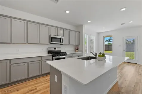 15542 Blue Lake Drive Mont Belvieu TX 77523
