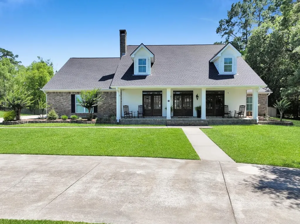 215 W Pineshadows Drive Sour Lake TX 77659