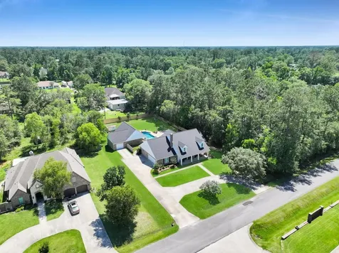 215 W Pineshadows Drive Sour Lake TX 77659