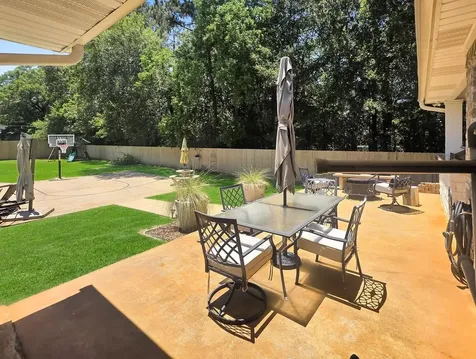 215 W Pineshadows Drive Sour Lake TX 77659