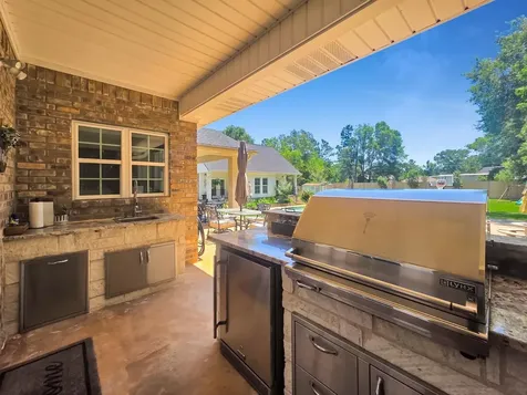 215 W Pineshadows Drive Sour Lake TX 77659