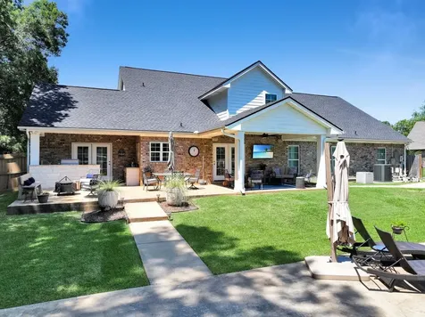 215 W Pineshadows Drive Sour Lake TX 77659