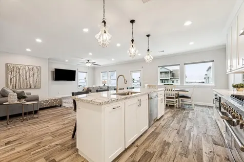 430 Amanda Circle Tiki Island TX 77554