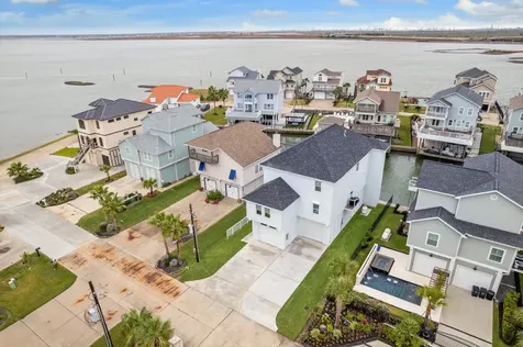 430 Amanda Circle Tiki Island TX 77554