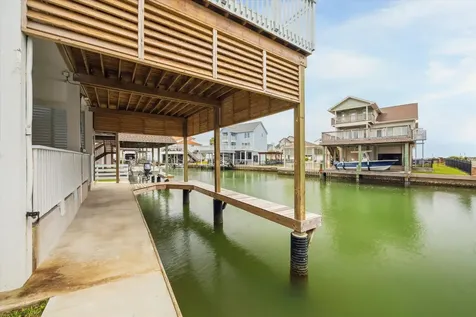 430 Amanda Circle Tiki Island TX 77554