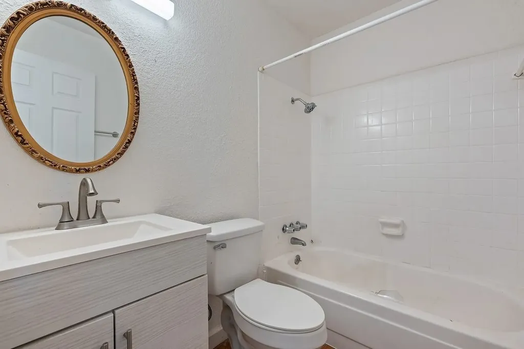 300 E Croslin Street 106 Austin TX 78752