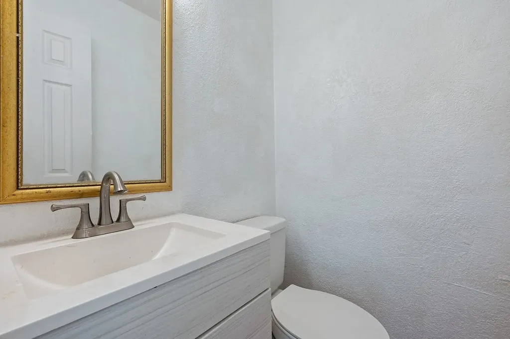 300 E Croslin Street 106 Austin TX 78752