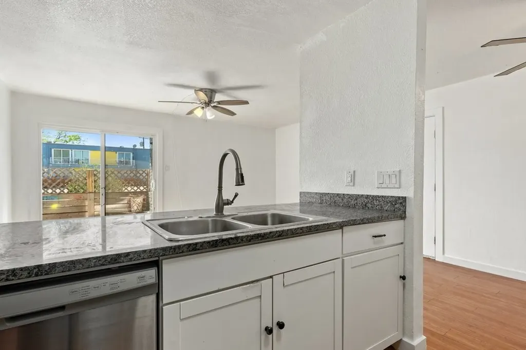 300 E Croslin Street 106 Austin TX 78752
