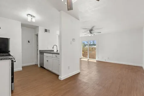 300 E Croslin Street 106 Austin TX 78752