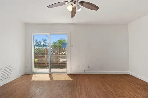 300 E Croslin Street 106 Austin TX 78752