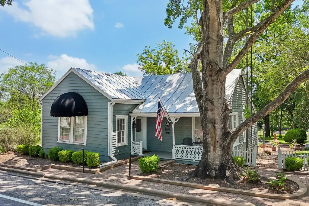 4925 Main Street Chappell Hill TX 77426