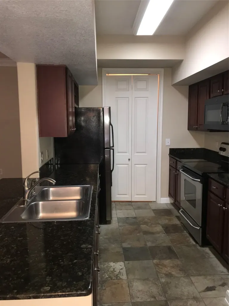 7575 Kirby Drive 2403 Houston TX 77030