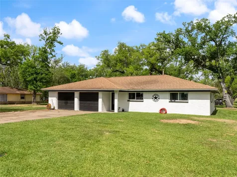 496 James Street Clute TX 77531