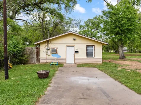 496 James Street Clute TX 77531