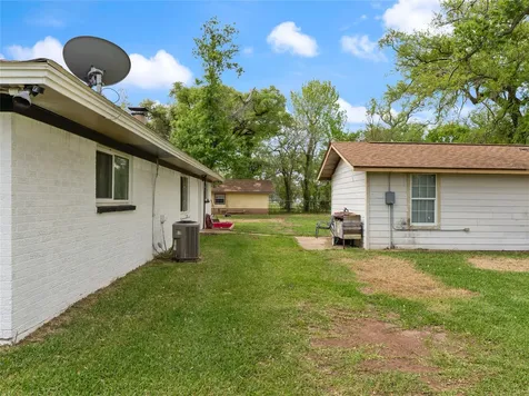 496 James Street Clute TX 77531