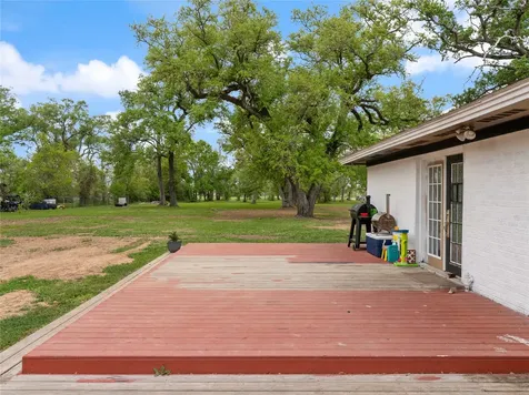 496 James Street Clute TX 77531