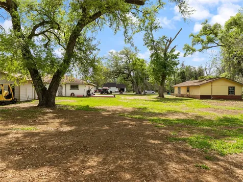 496 James Street Clute TX 77531
