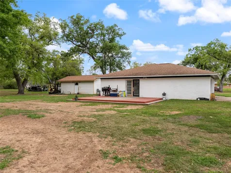 496 James Street Clute TX 77531