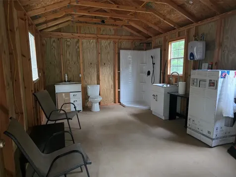 175 Cloverdale Livingston TX 77351