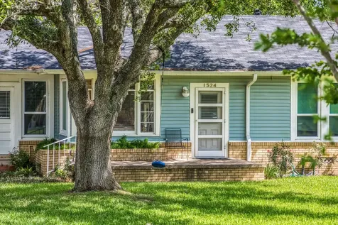 1524 Highway 159 W Bellville TX 77418