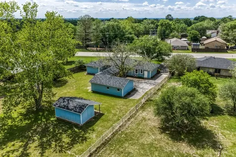 1524 Highway 159 W Bellville TX 77418