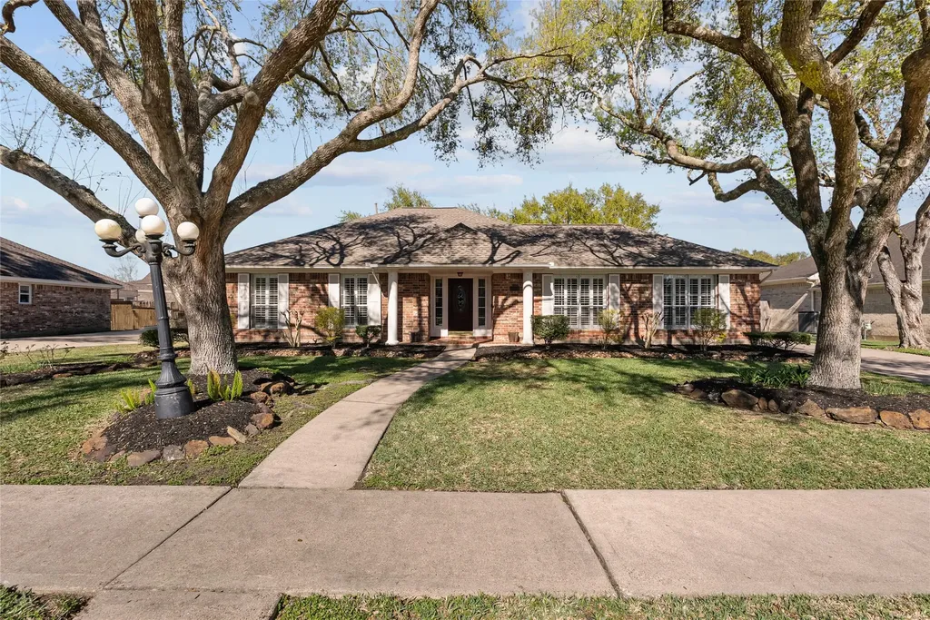 1009 Sable Drive Friendswood TX 77546