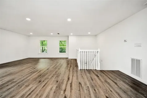 33 Kittiwake Court The Woodlands TX 77380