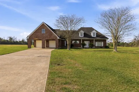 3627 Madison Avenue Beach City TX 77523