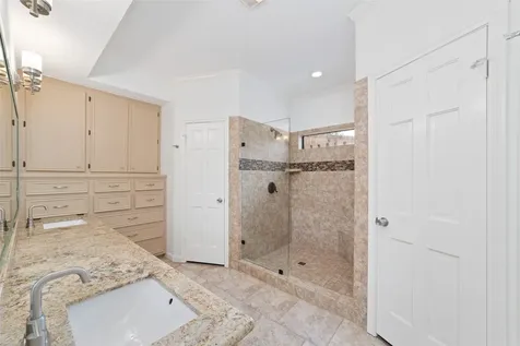1746 Cloister Drive 22 Crosby TX 77532