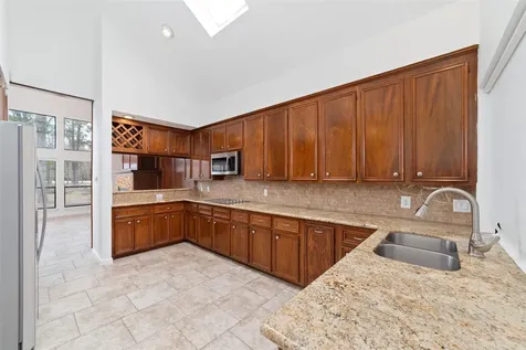 1746 Cloister Drive 22 Crosby TX 77532
