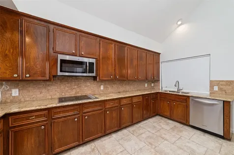 1746 Cloister Drive 22 Crosby TX 77532